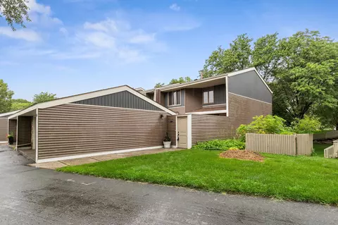 2735 Mackubin St #7, Roseville, MN 55113