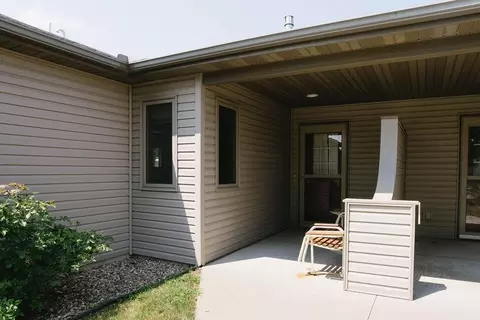 657 Sandy Ct, Wanamingo, MN 55983 photo 3