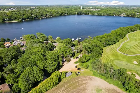 9400 Shady Point Rd, Chaska, MN 55318