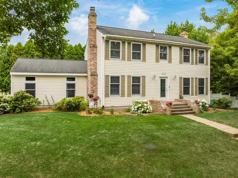 142 Highland Dr, Hibbing, MN 55746