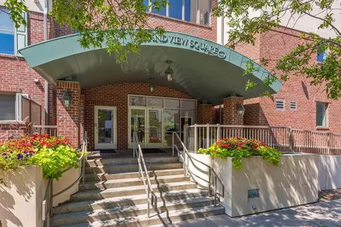 5250 Grandview Sq #2111, Edina, MN 55436