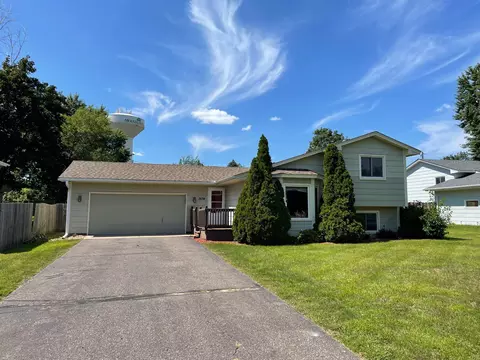 7534 Greenfield Ave, Mounds View, MN 55112