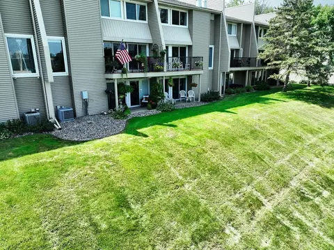6309 Saint Croix Trl N, Oak Park Heights, MN 55082