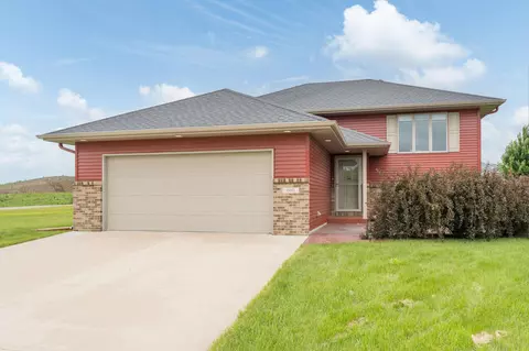 600 Fieldcrest Dr, Mankato, MN 56001