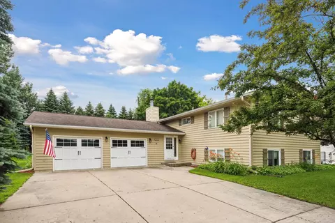 1317 Woodlawn Cir, Waconia, MN 55387