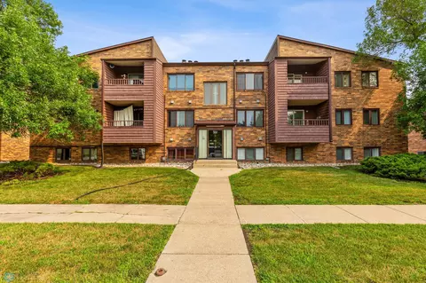 3253 17th Ave S #304, Fargo, ND 58103