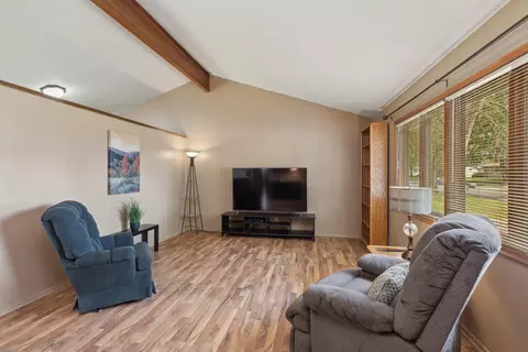 2127 Shale Ln, Eagan, MN 55122