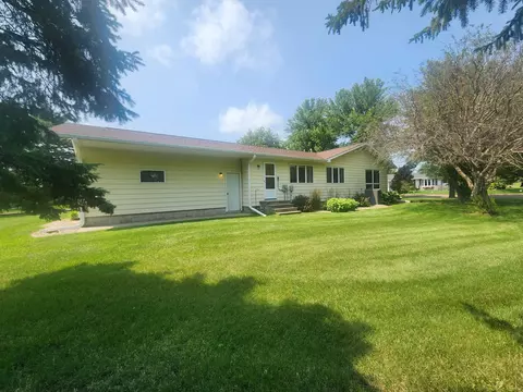 1001 Northridge Dr, Lakefield, MN 56150