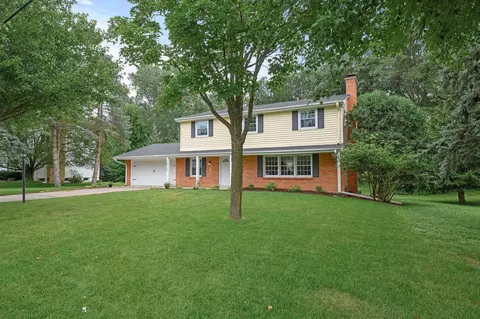 16121 Highwood Dr, Minnetonka, MN 55345