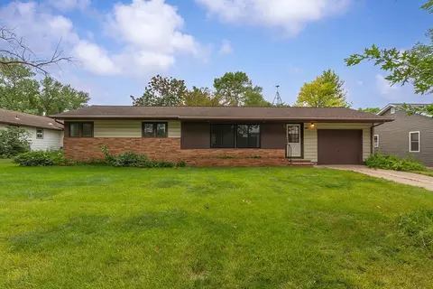 615 7th St, Gaylord, MN 55334
