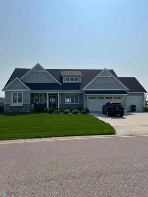 356 Trent Jones Dr, Oxbow, ND 58047