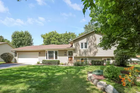 10612 102nd Pl N, Maple Grove, MN 55369 photo 2