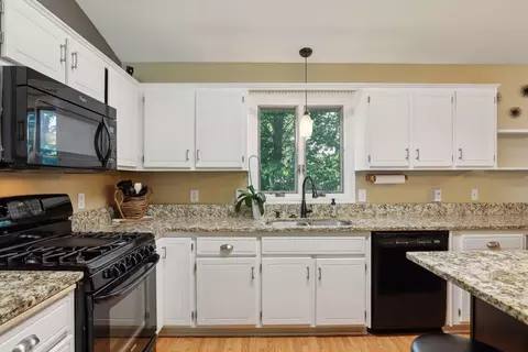 9621 Parkside Trl, Champlin, MN 55316 photo 6