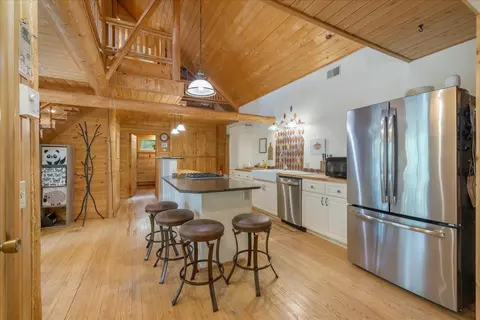 896 Gunflint Trl, Grand Marais, MN 55604