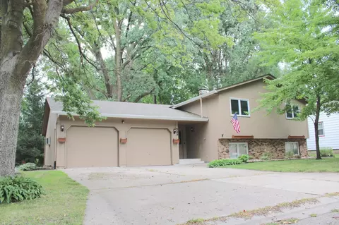743 Ash St NE, Hutchinson, MN 55350