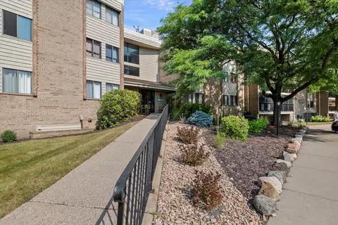 1871 Silver Bell Rd #214, Eagan, MN 55122
