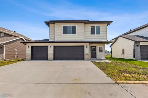 7368 Madelyn Ln S, Fargo, ND 58104