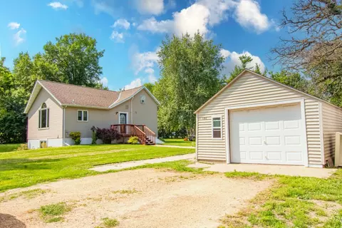 101 Hilltop St, Vernon Center, MN 56090