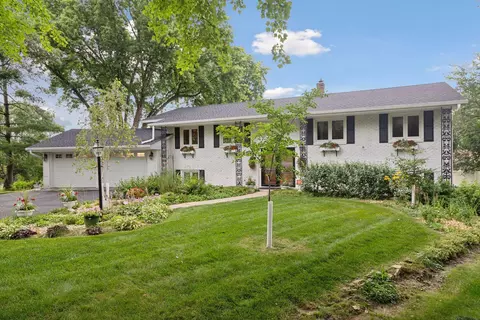 1936 Kenwood Dr E, Maplewood, MN 55117