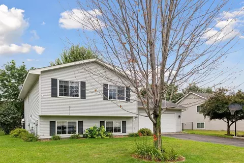 416 Braeburn Dr, Shakopee, MN 55379
