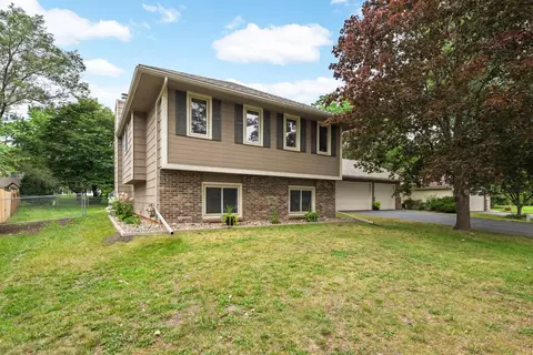 15708 Chalet Ct, Burnsville, MN 55306