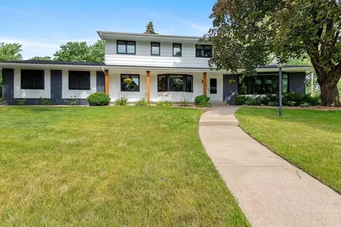 6050 Manchester Dr, Golden Valley, MN 55422