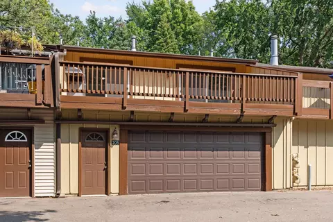 205 River Woods Ln, Burnsville, MN 55337