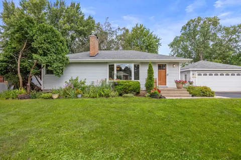 1423 Rambler Rd, Roseville, MN 55113