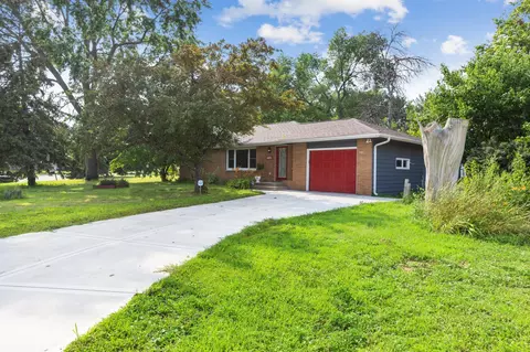 6825 W Broadway Ave, Brooklyn Park, MN 55428