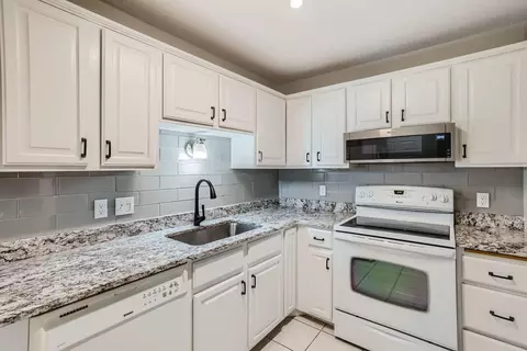 10451 Greenbrier Rd #105, Minnetonka, MN 55305
