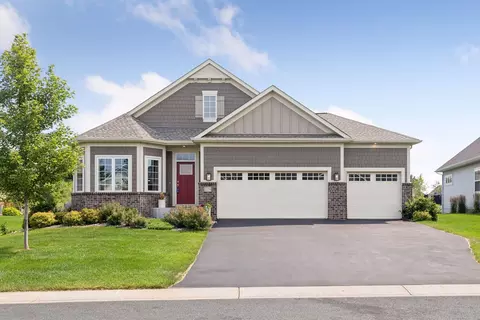 2176 Oakgrove Ct, Hudson, WI 54016