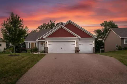 983 Vine St, Jordan, MN 55352