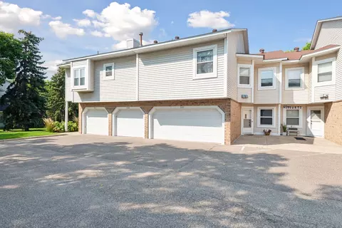 5351 Highpointe Ter, Bloomington, MN 55437