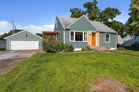 2821 Lakeview Ave, Roseville, MN 55113