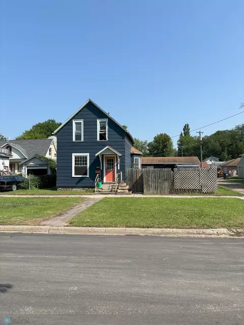 516 7th Ave S, Grand Forks, ND 58201