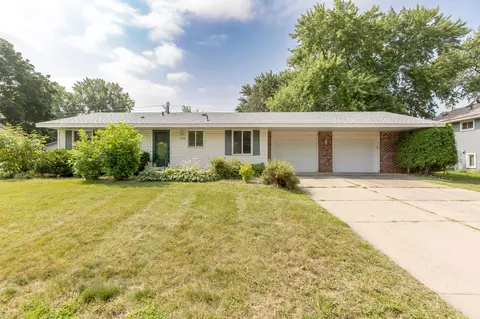 908 Whitney Dr, Apple Valley, MN 55124