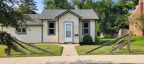 1013 15th St E, Glencoe, MN 55336