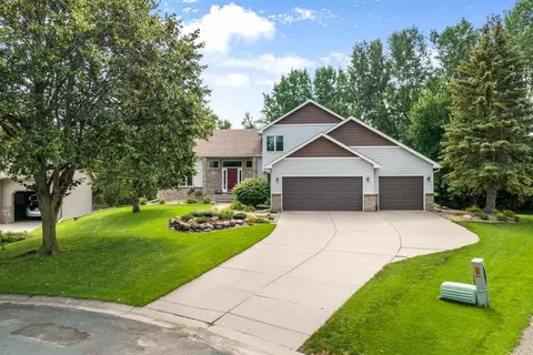 526 Linden Ln, Lino Lakes, MN 55014