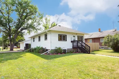 29 Center St, West Fargo, ND 58078