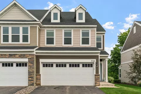 724 Maggie Way, Chanhassen, MN 55317