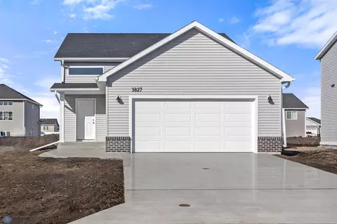 3827 19th St S, Moorhead, MN 56560