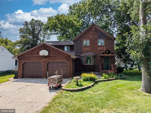 206 N 7th St, Olivia, MN 56277