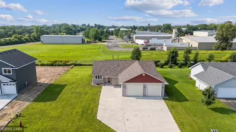 423 Highland Dr, Ellsworth, WI 54011