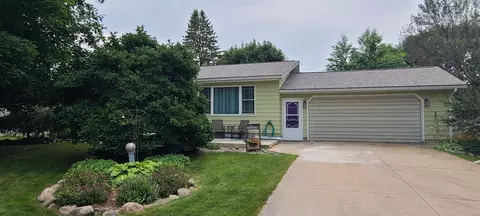 512 NE Grove St, Brownsdale, MN 55918