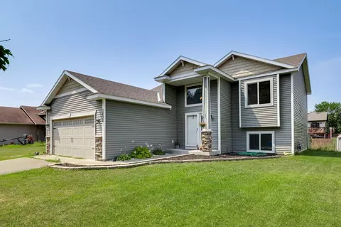 1230 Deer Haven Dr SE, Isanti, MN 55040
