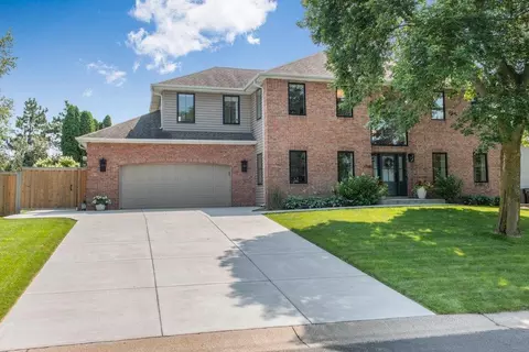 16725 Kenning Rd, Eden Prairie, MN 55347