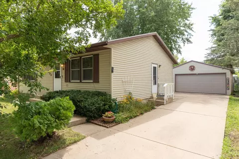2008 43rd St NW, Rochester, MN 55901