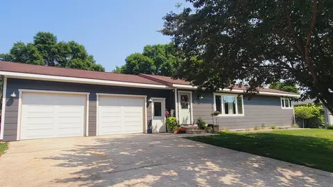80 Shoreview Dr, Cottonwood, MN 56229