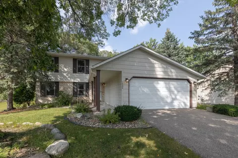 10430 Buckingham Dr, Eden Prairie, MN 55347