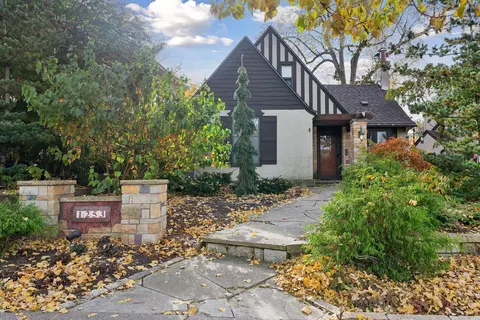 1253 Cedar Lake Rd S, Minneapolis, MN 55416